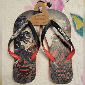 NWT Havaiana Men's Marvel Flip Flops, Size 6/7